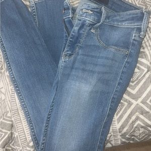 00 girls Hollister jeans. Width 23 length 24 perfect condition
